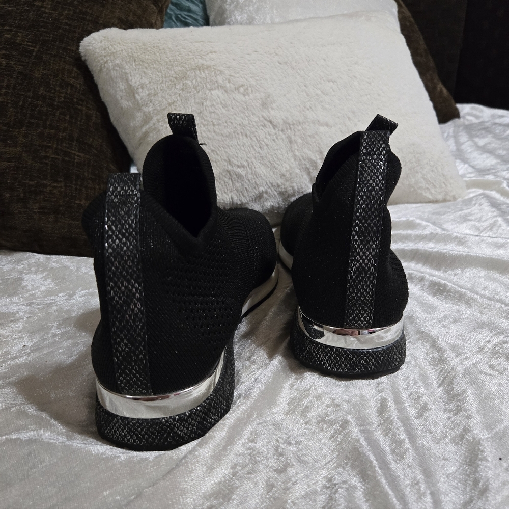 Black Knit Slip-On Sneakers By Urban Sport Size 8 EUC - Picture 3 of 8